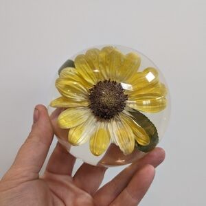 Vintage flower Paperweight